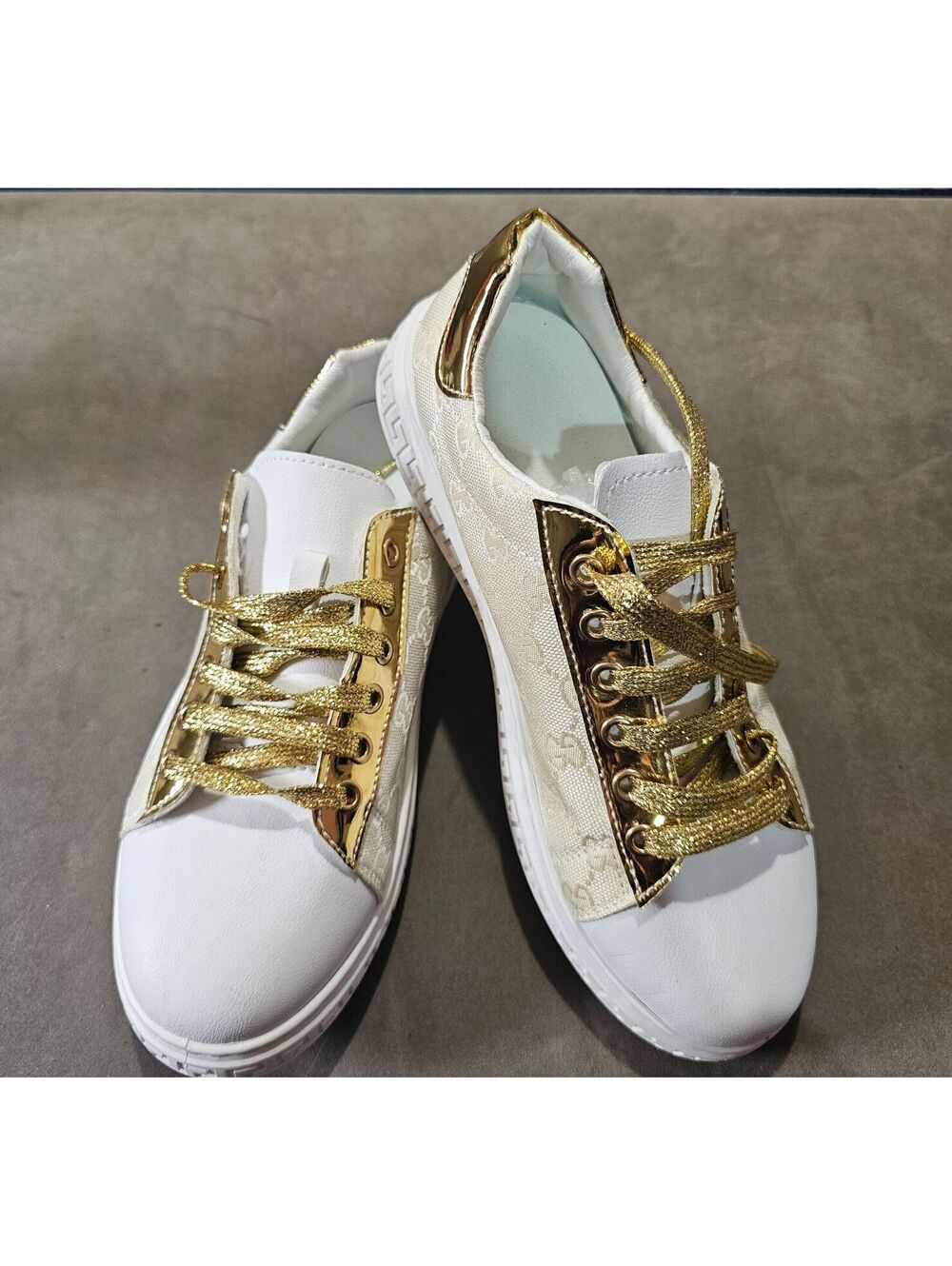 Womens white and gold bee detail sneakers - Size 9